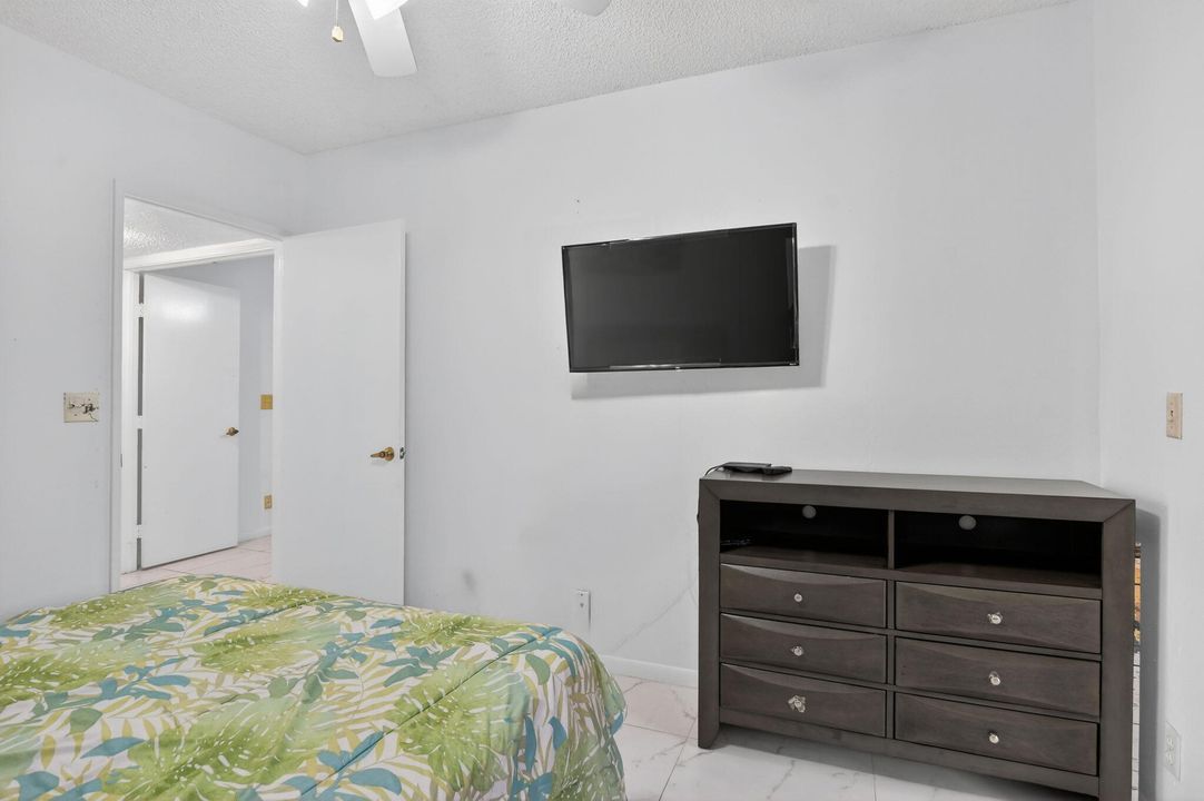 For Rent: $3,500 (2 beds, 2 baths, 1300 Square Feet)