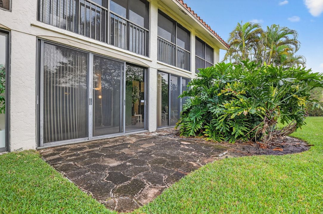 For Rent: $3,500 (2 beds, 2 baths, 1300 Square Feet)