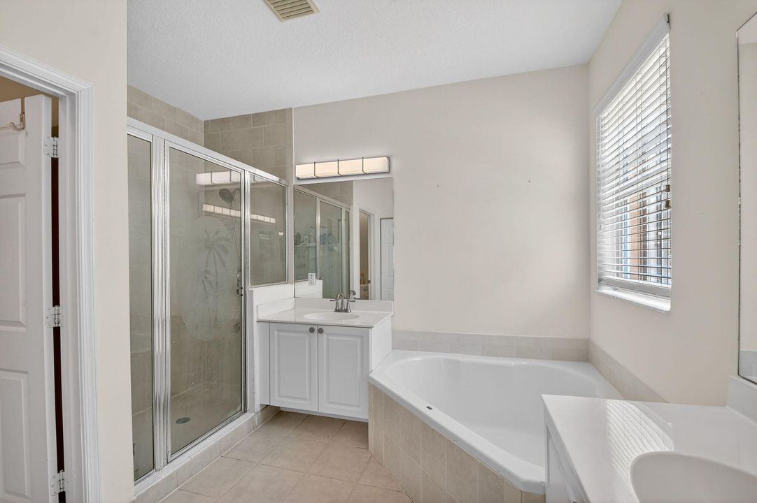 出租: $4,700 (4 贝兹, 2 浴室, 2414 平方英尺)