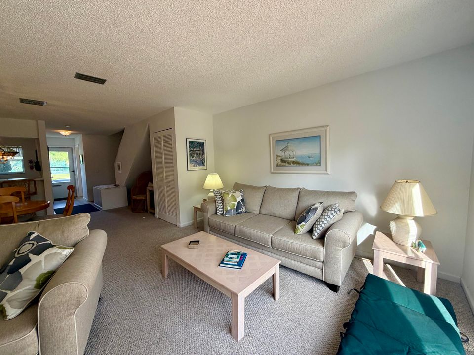 For Sale: $285,000 (2 beds, 1 baths, 1234 Square Feet)