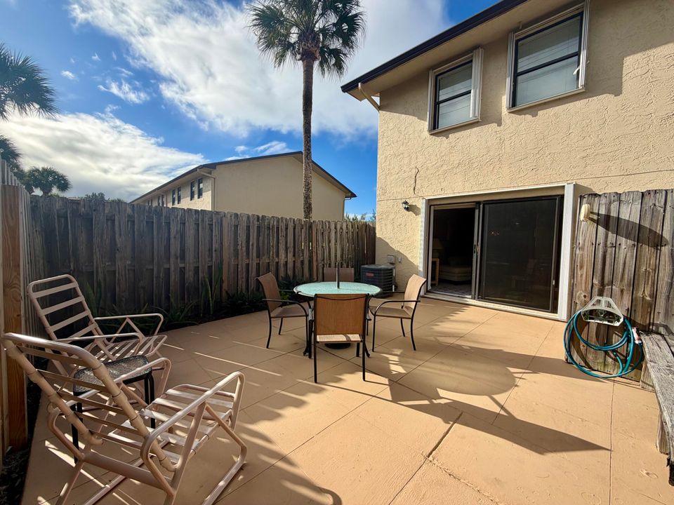 For Sale: $285,000 (2 beds, 1 baths, 1234 Square Feet)