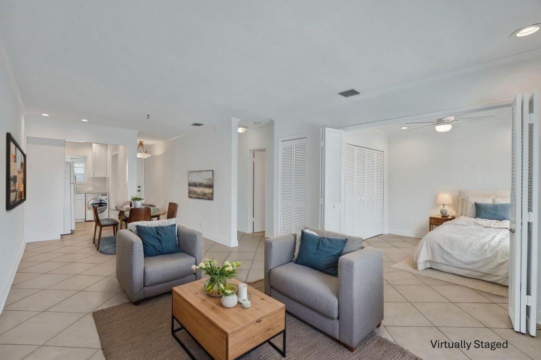 For Sale: $295,000 (2 beds, 1 baths, 739 Square Feet)