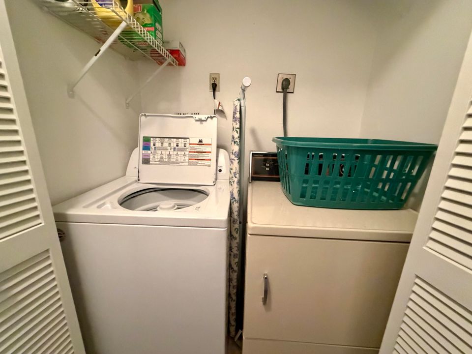 For Sale: $285,000 (2 beds, 1 baths, 1234 Square Feet)