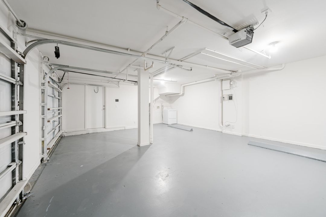 For Rent: $3,995 (3 beds, 3 baths, 2178 Square Feet)