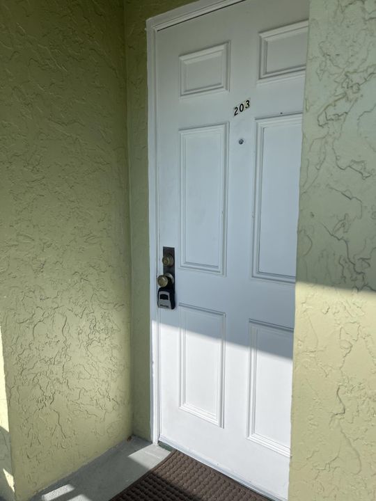 For Rent: $1,850 (2 beds, 2 baths, 1167 Square Feet)