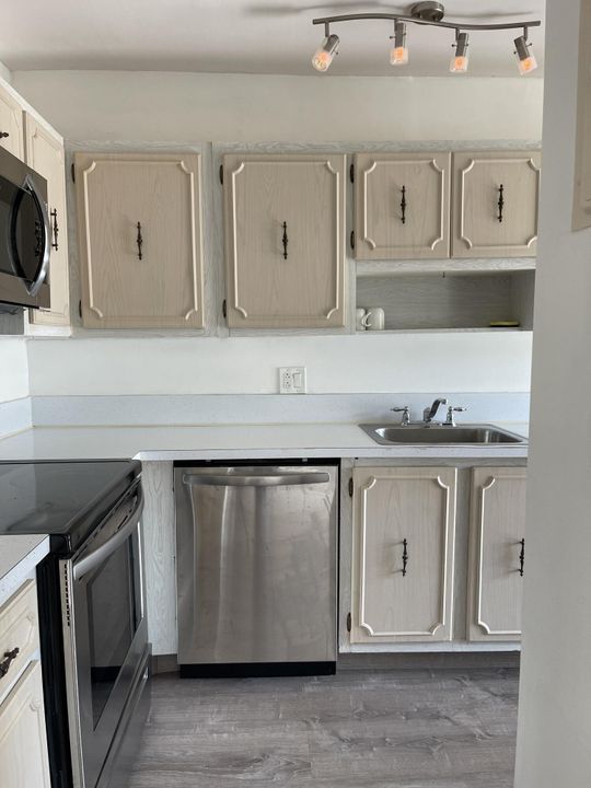 For Rent: $1,850 (2 beds, 2 baths, 1167 Square Feet)