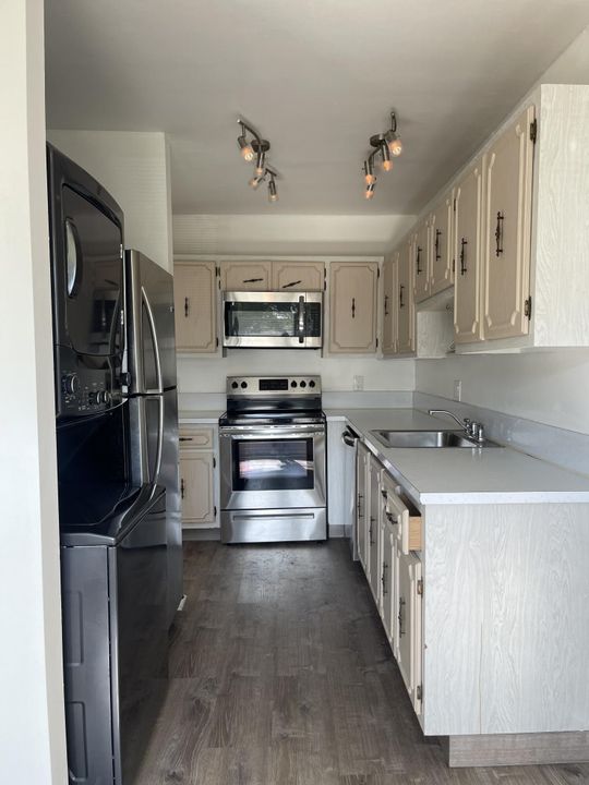 For Rent: $1,850 (2 beds, 2 baths, 1167 Square Feet)