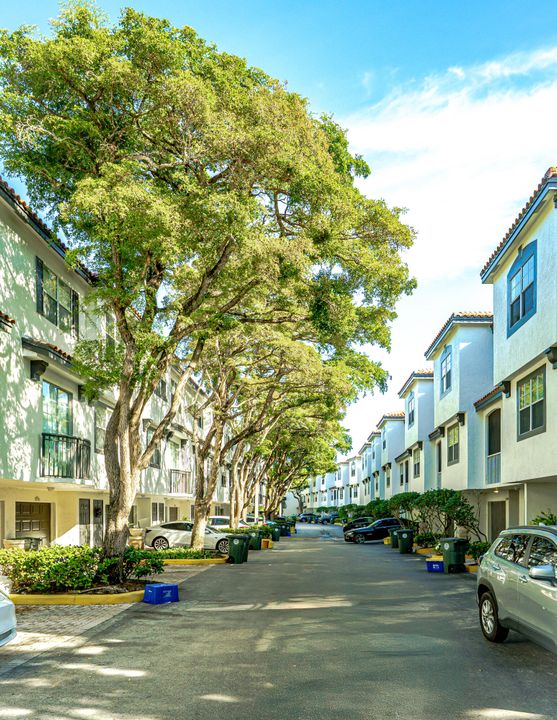 For Rent: $3,995 (3 beds, 3 baths, 2178 Square Feet)