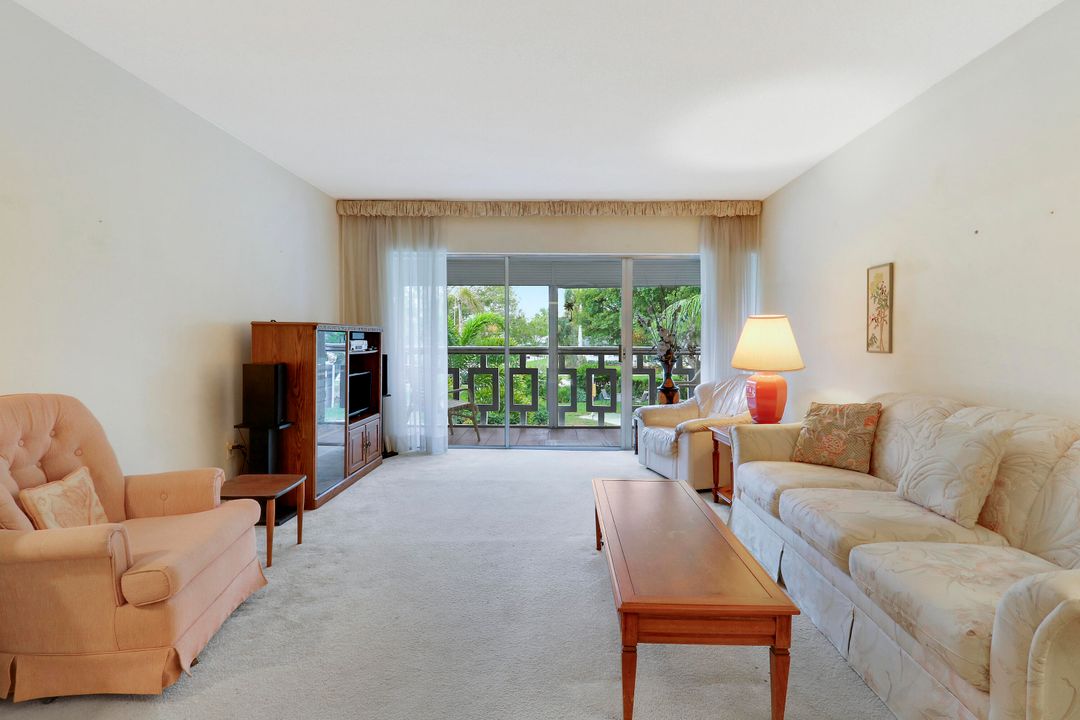 待售: $225,000 (2 贝兹, 2 浴室, 869 平方英尺)