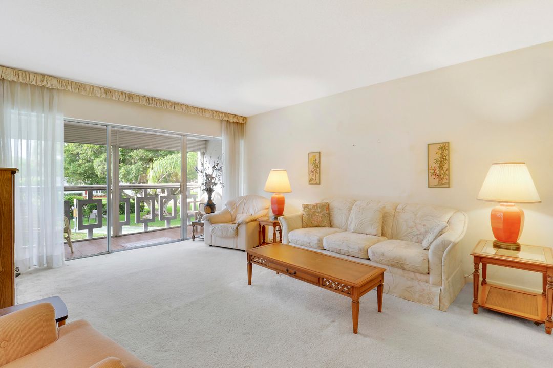 待售: $225,000 (2 贝兹, 2 浴室, 869 平方英尺)