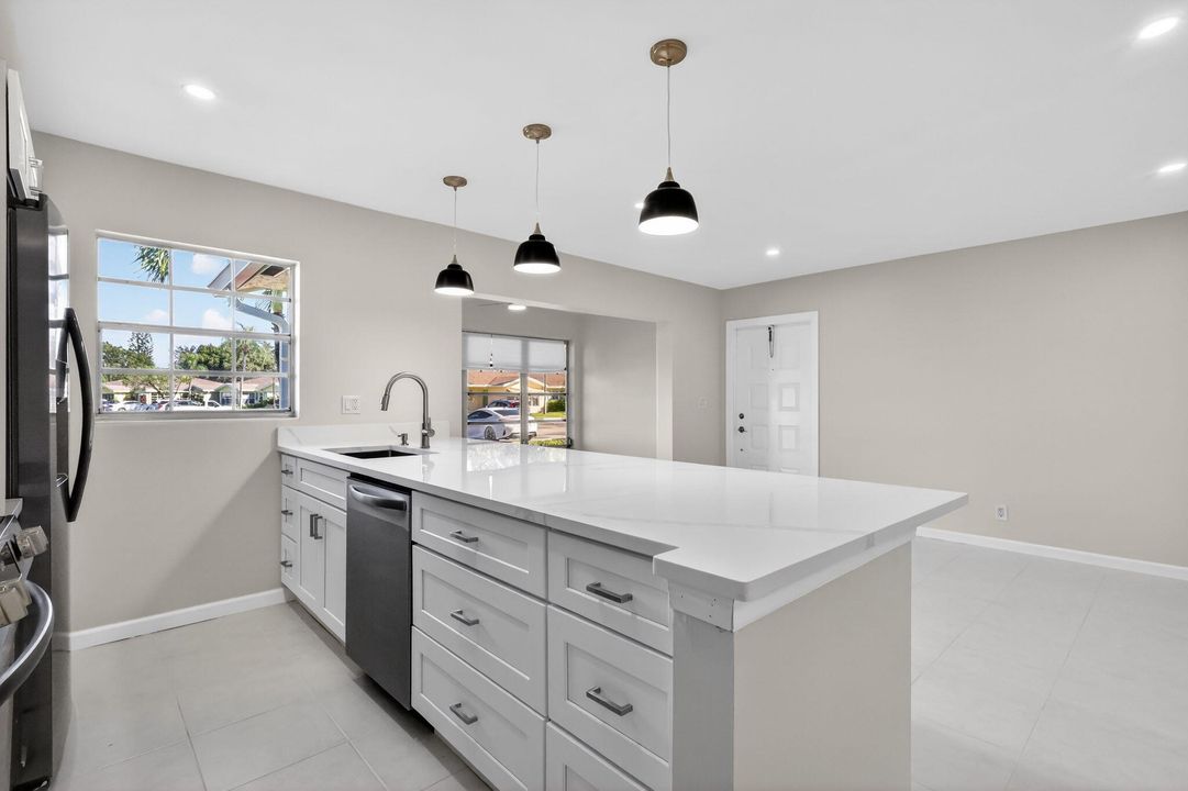 На продажу: $189,000 (1 спален, 1 ванн, 1068 Квадратных фут)