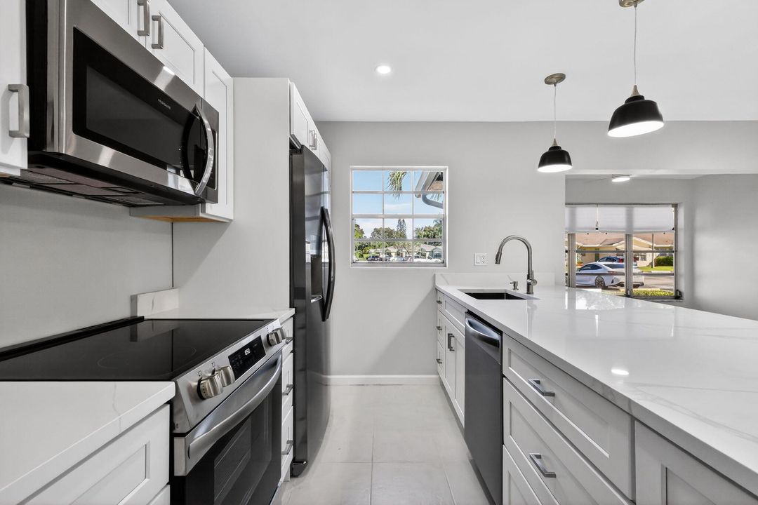 На продажу: $189,000 (1 спален, 1 ванн, 1068 Квадратных фут)