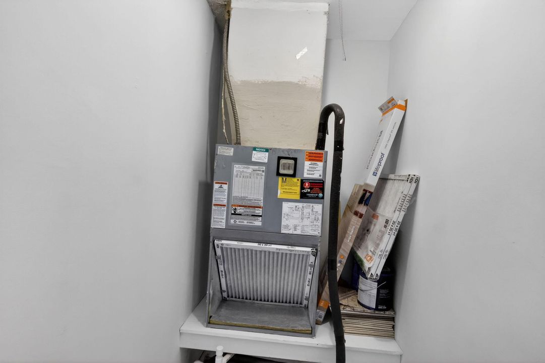 На продажу: $189,000 (1 спален, 1 ванн, 1068 Квадратных фут)