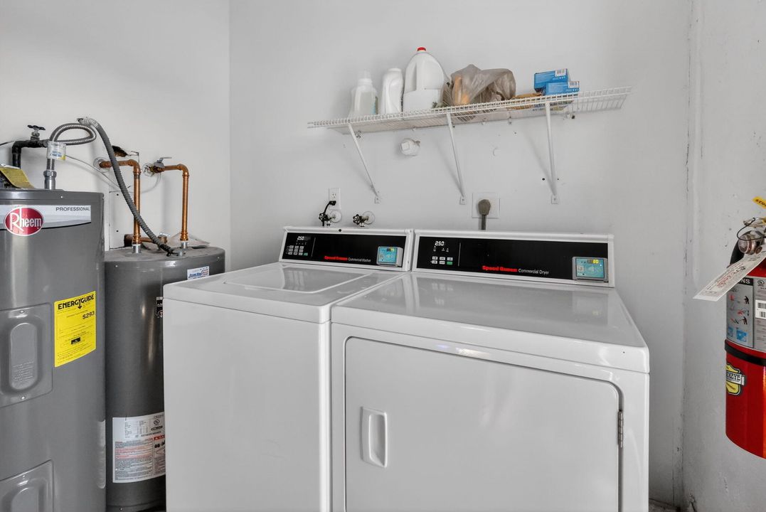 На продажу: $189,000 (1 спален, 1 ванн, 1068 Квадратных фут)