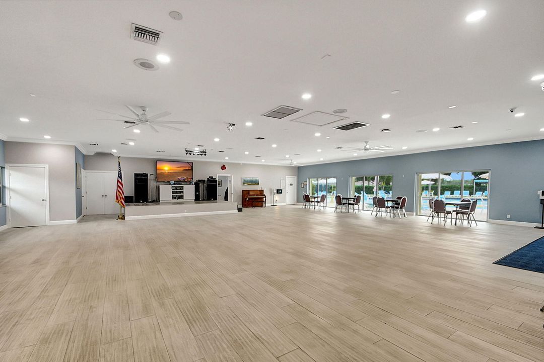 На продажу: $189,000 (1 спален, 1 ванн, 1068 Квадратных фут)