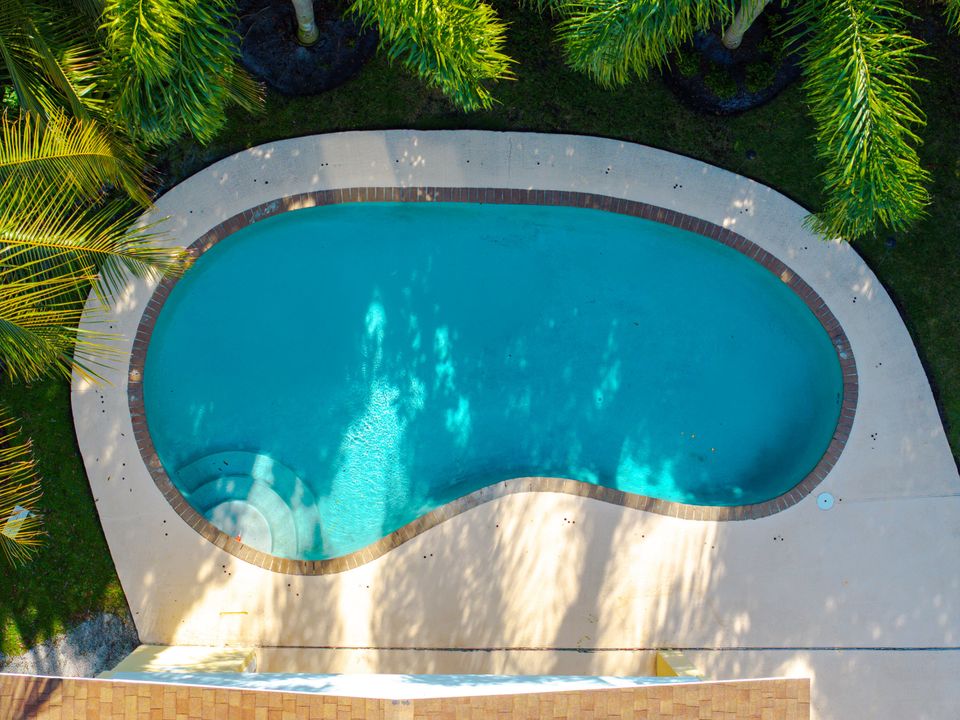 For Rent: $4,995 (4 beds, 2 baths, 1902 Square Feet)