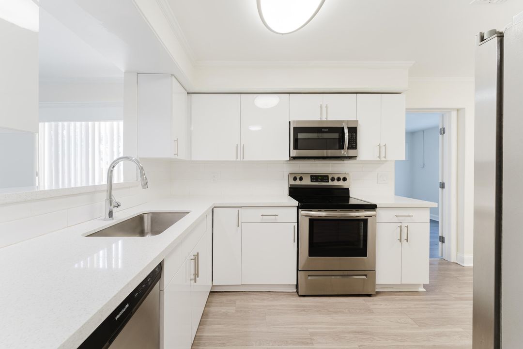 For Rent: $4,995 (4 beds, 2 baths, 1902 Square Feet)