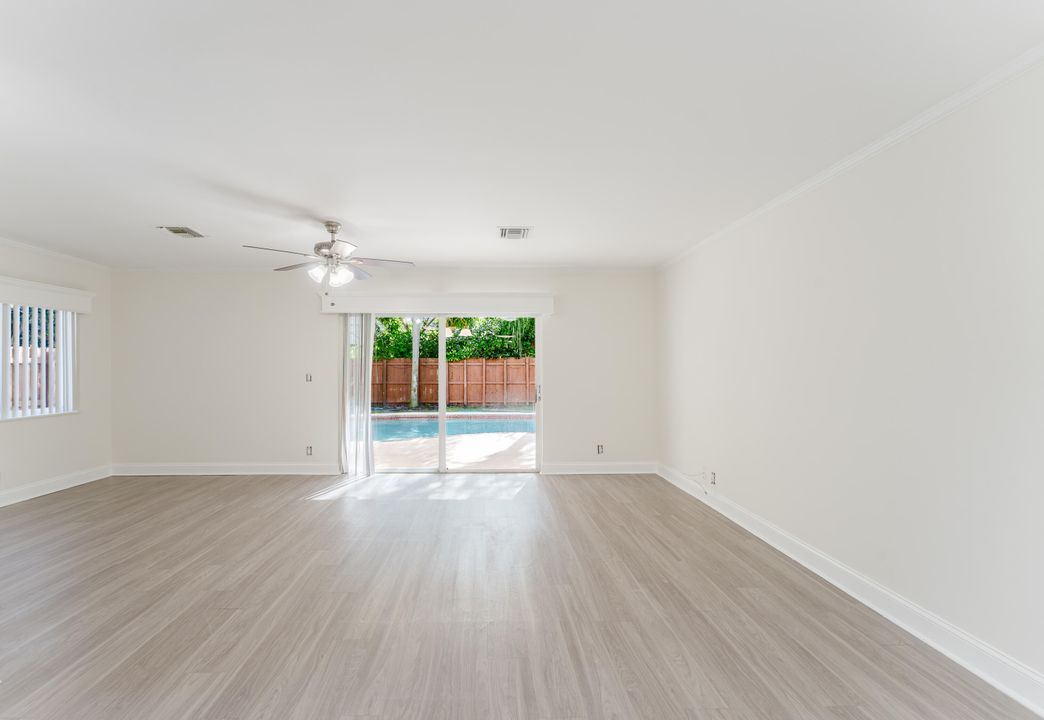 For Rent: $4,995 (4 beds, 2 baths, 1902 Square Feet)