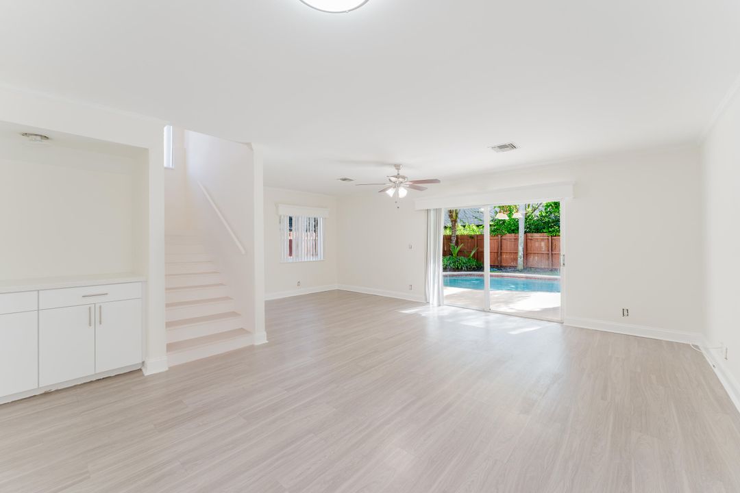 For Rent: $4,995 (4 beds, 2 baths, 1902 Square Feet)