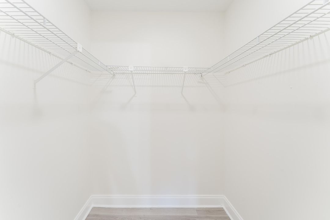 For Rent: $4,995 (4 beds, 2 baths, 1902 Square Feet)