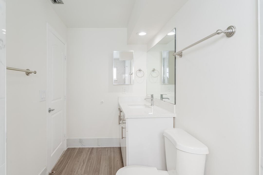 For Rent: $4,995 (4 beds, 2 baths, 1902 Square Feet)