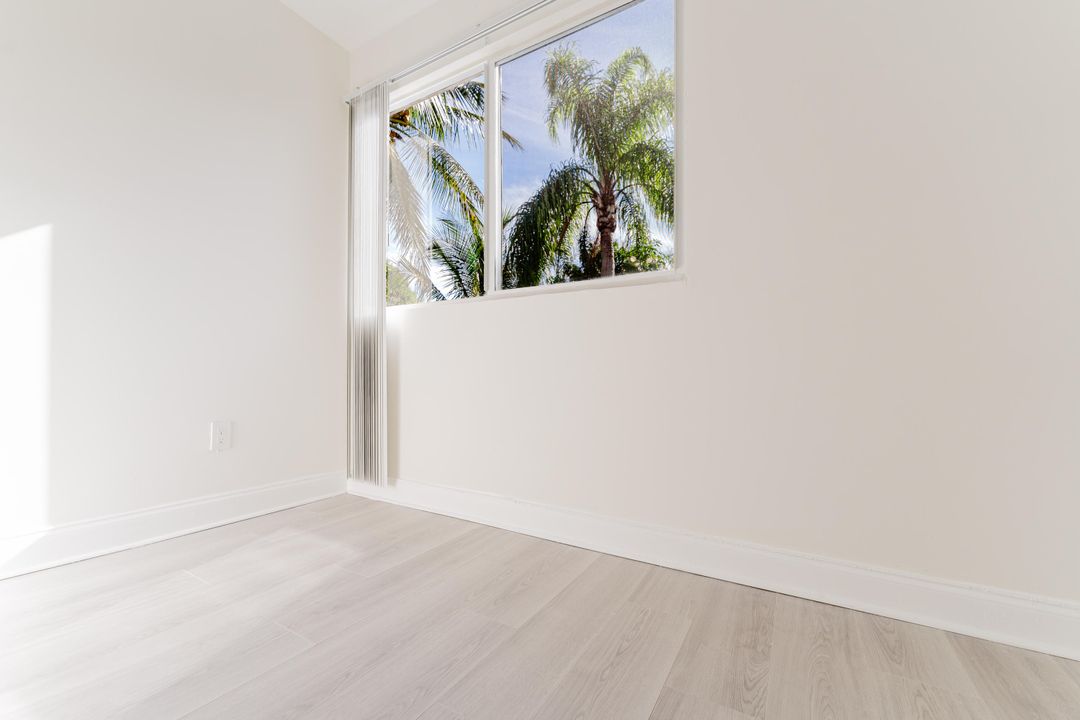 For Rent: $4,995 (4 beds, 2 baths, 1902 Square Feet)