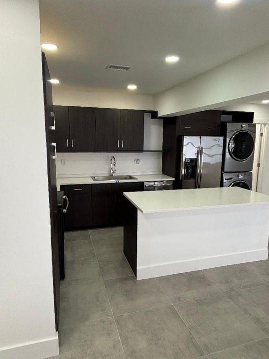 待售: $545,000 (5 贝兹, 2 浴室, 1632 平方英尺)