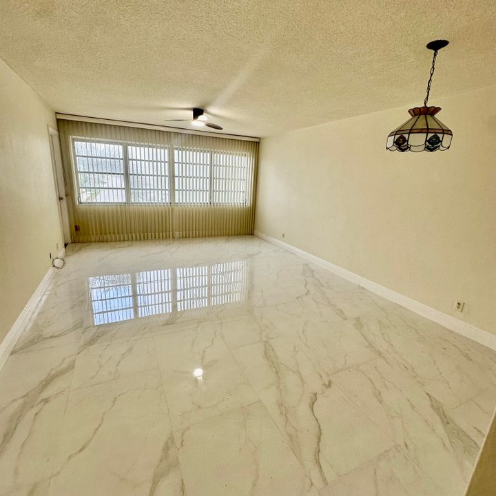 出租: $1,600 (1 贝兹, 1 浴室, 770 平方英尺)