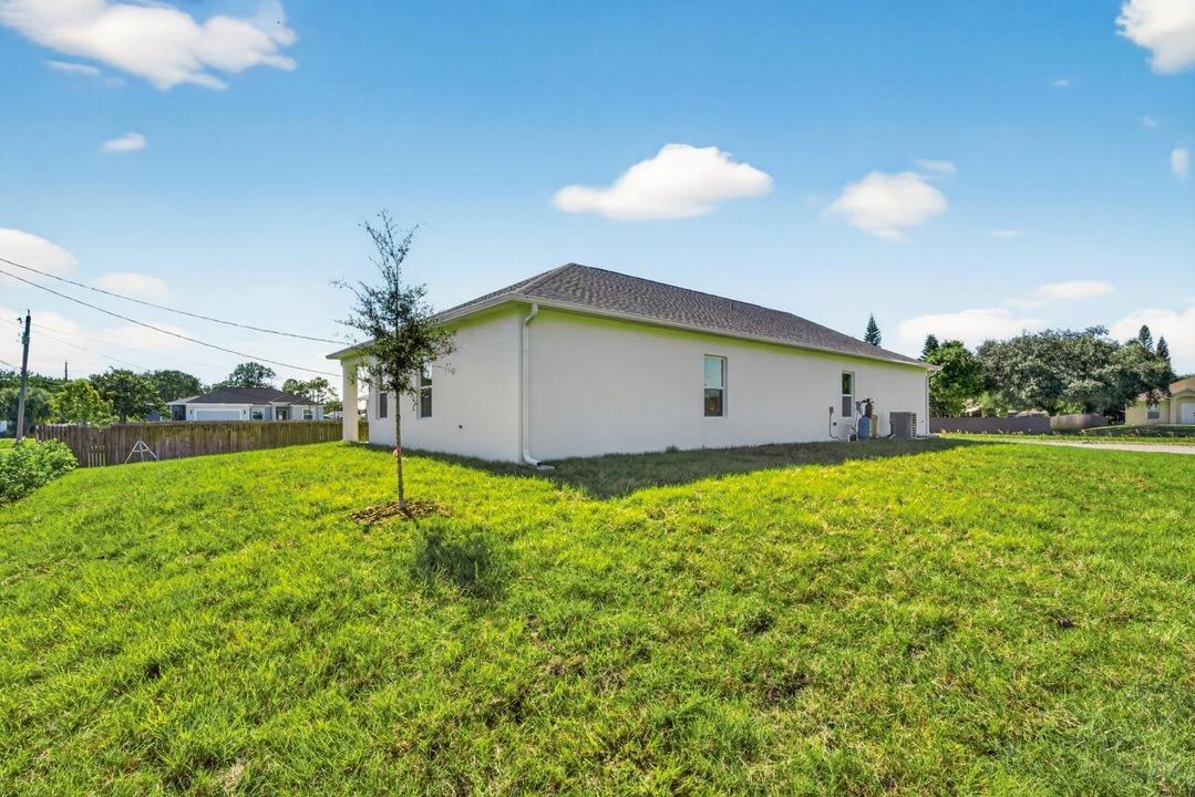 For Sale: $389,000 (3 beds, 2 baths, 1790 Square Feet)