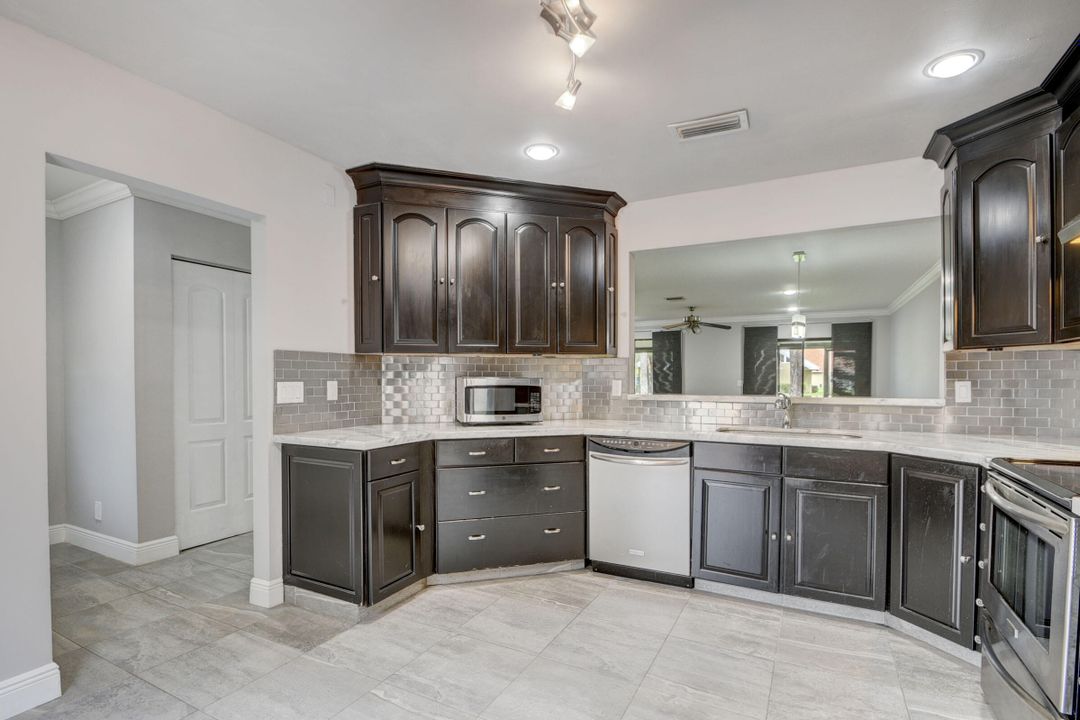 出租: $2,700 (2 贝兹, 2 浴室, 1632 平方英尺)