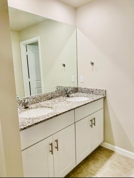 For Rent: $3,000 (3 beds, 2 baths, 1804 Square Feet)