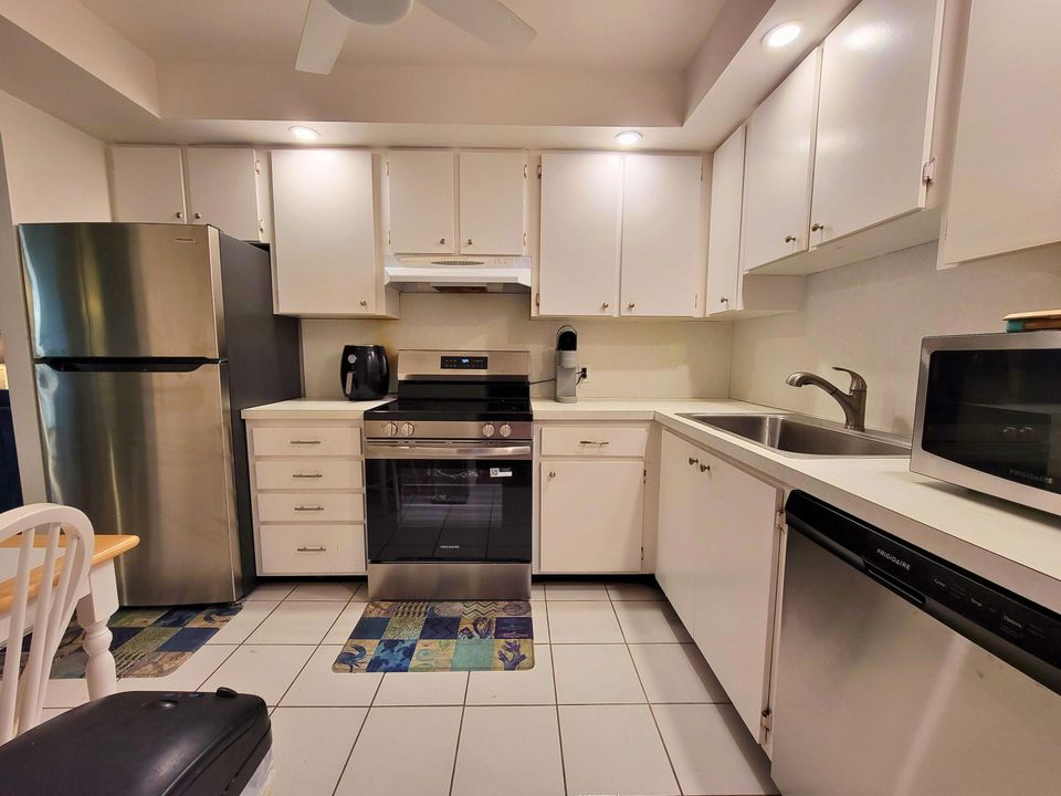 出租: $3,000 (2 贝兹, 2 浴室, 1200 平方英尺)