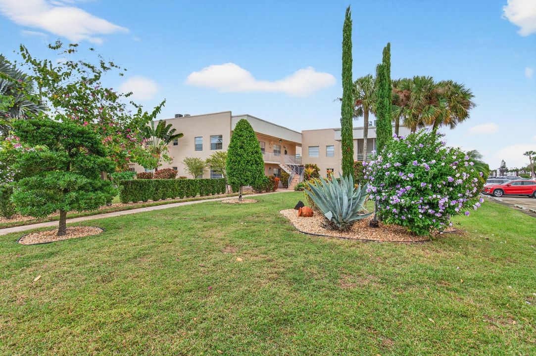 En Venta: $165,000 (2 camas, 2 baños, 907 Pies cuadrados)