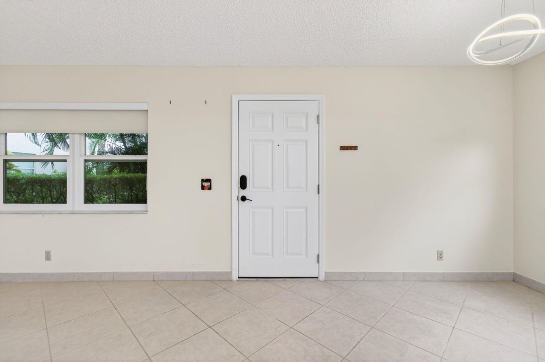 En Venta: $165,000 (2 camas, 2 baños, 907 Pies cuadrados)