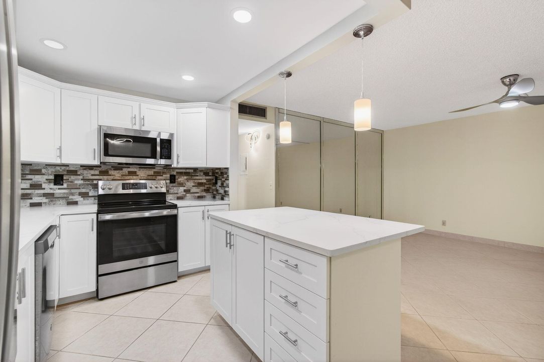 En Venta: $165,000 (2 camas, 2 baños, 907 Pies cuadrados)