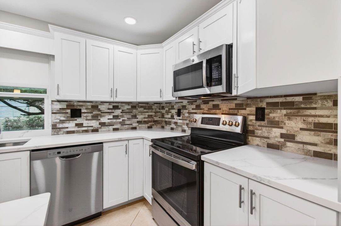 En Venta: $165,000 (2 camas, 2 baños, 907 Pies cuadrados)