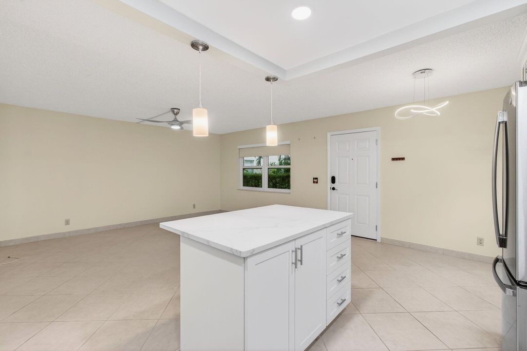 En Venta: $165,000 (2 camas, 2 baños, 907 Pies cuadrados)