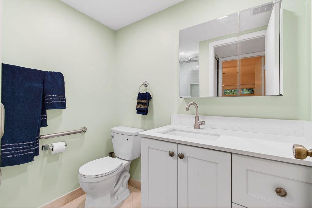 En Venta: $165,000 (2 camas, 2 baños, 907 Pies cuadrados)