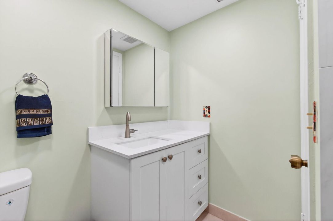 En Venta: $165,000 (2 camas, 2 baños, 907 Pies cuadrados)