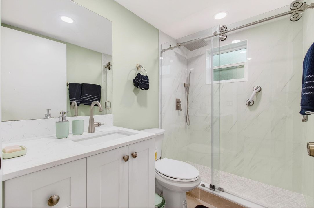 En Venta: $165,000 (2 camas, 2 baños, 907 Pies cuadrados)