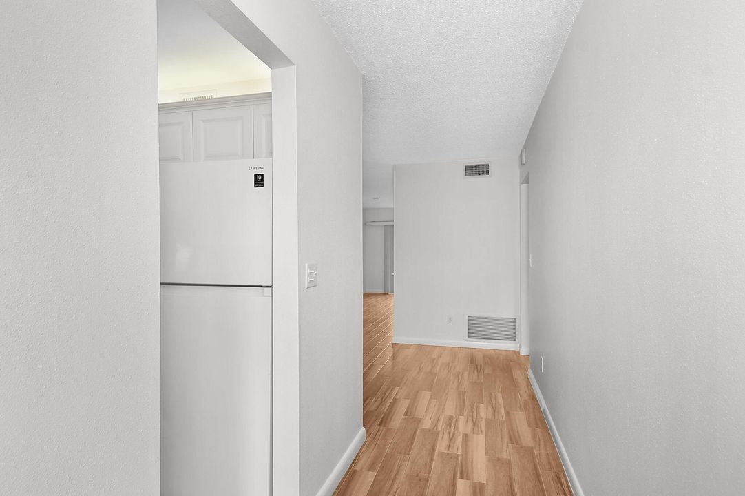 For Sale: $155,000 (2 beds, 2 baths, 1089 Square Feet)