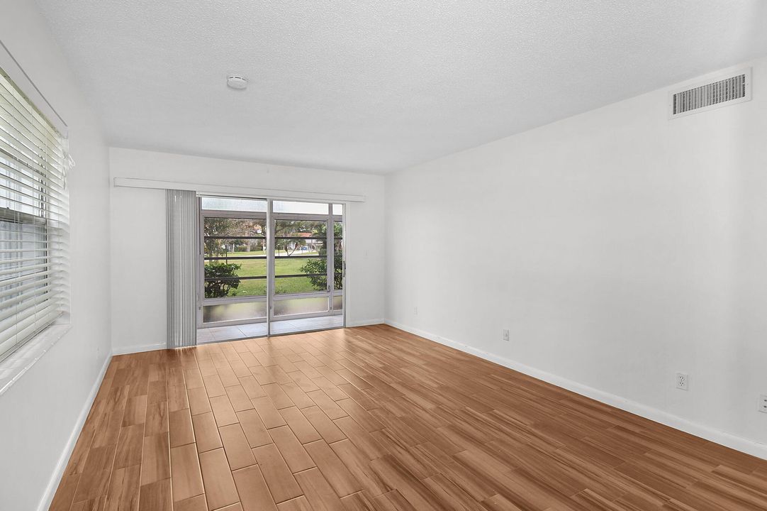 For Sale: $155,000 (2 beds, 2 baths, 1089 Square Feet)