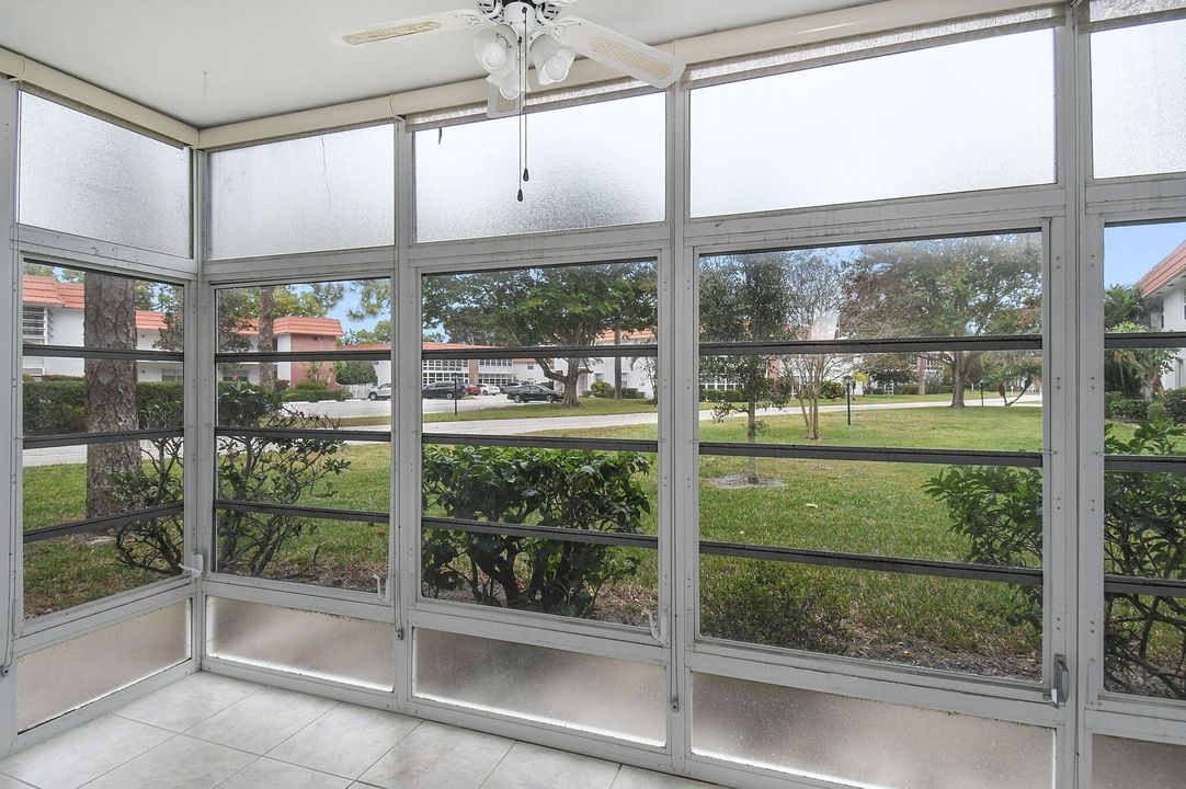 For Sale: $155,000 (2 beds, 2 baths, 1089 Square Feet)