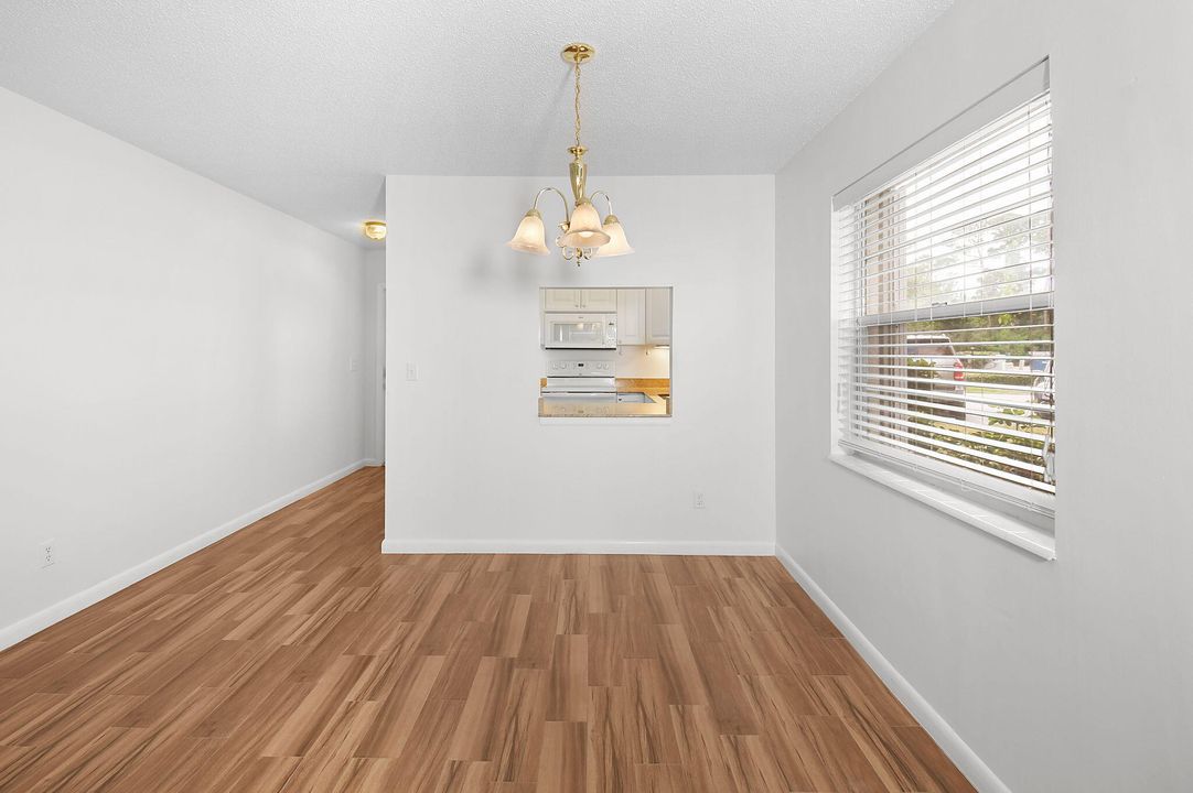 For Sale: $155,000 (2 beds, 2 baths, 1089 Square Feet)