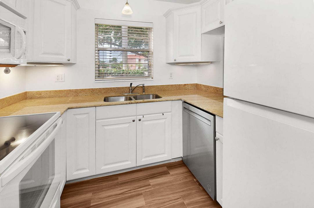 For Sale: $155,000 (2 beds, 2 baths, 1089 Square Feet)