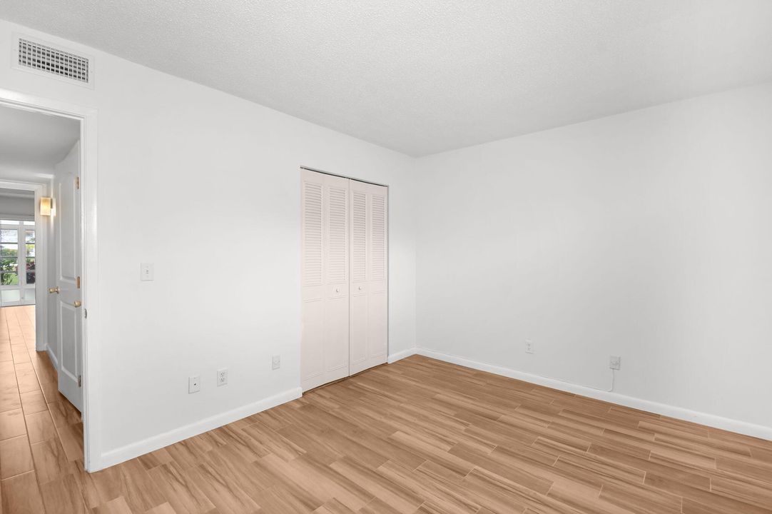 For Sale: $155,000 (2 beds, 2 baths, 1089 Square Feet)