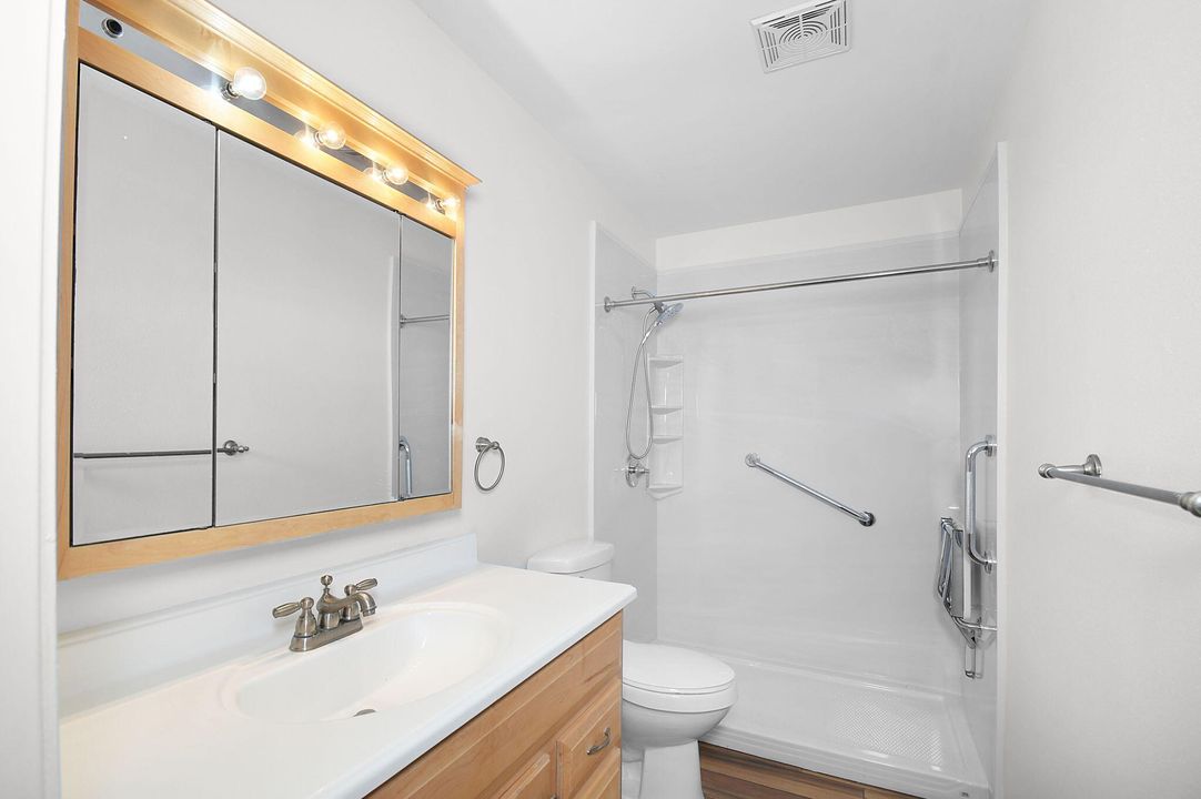 For Sale: $155,000 (2 beds, 2 baths, 1089 Square Feet)