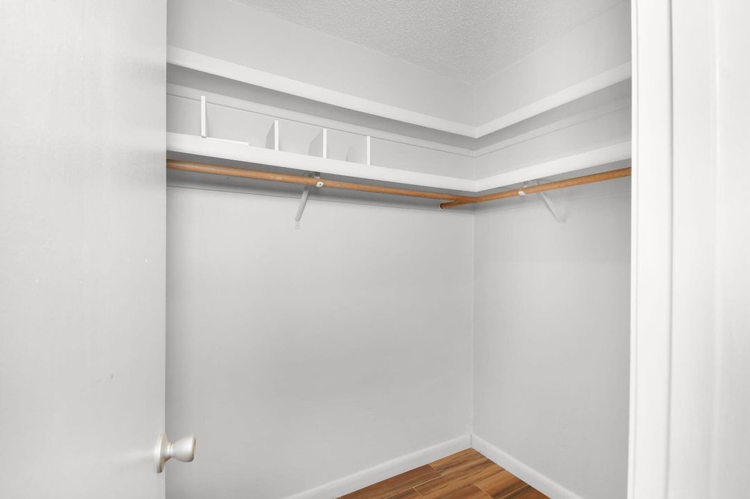 For Sale: $155,000 (2 beds, 2 baths, 1089 Square Feet)