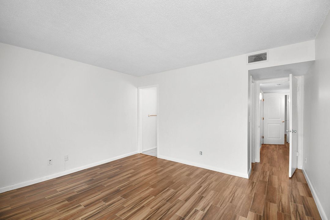 For Sale: $155,000 (2 beds, 2 baths, 1089 Square Feet)