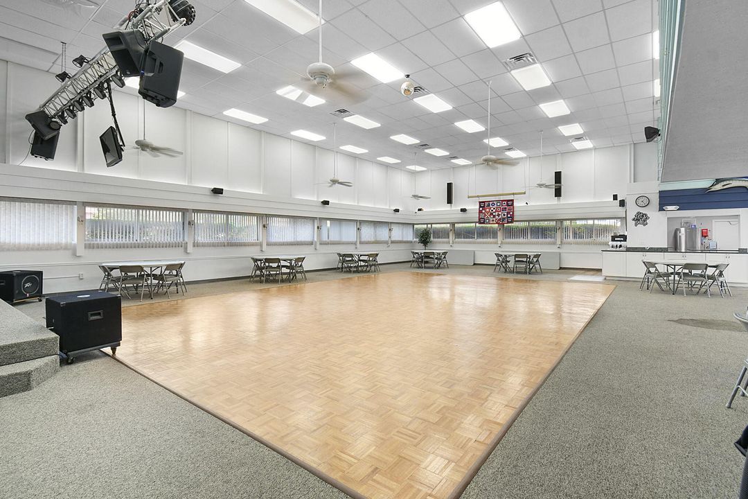 For Sale: $155,000 (2 beds, 2 baths, 1089 Square Feet)